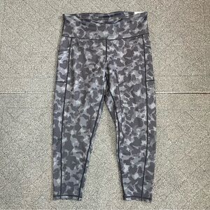 Ideology 7/8 Length High Rise Camo Leggings Size XL Gray Side Pockets NWT